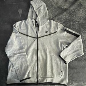 Nike Men’s XL Tech Fleece Jogger Suit